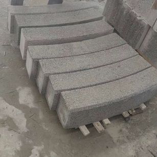 嘉兴芝麻白弧形路牙石