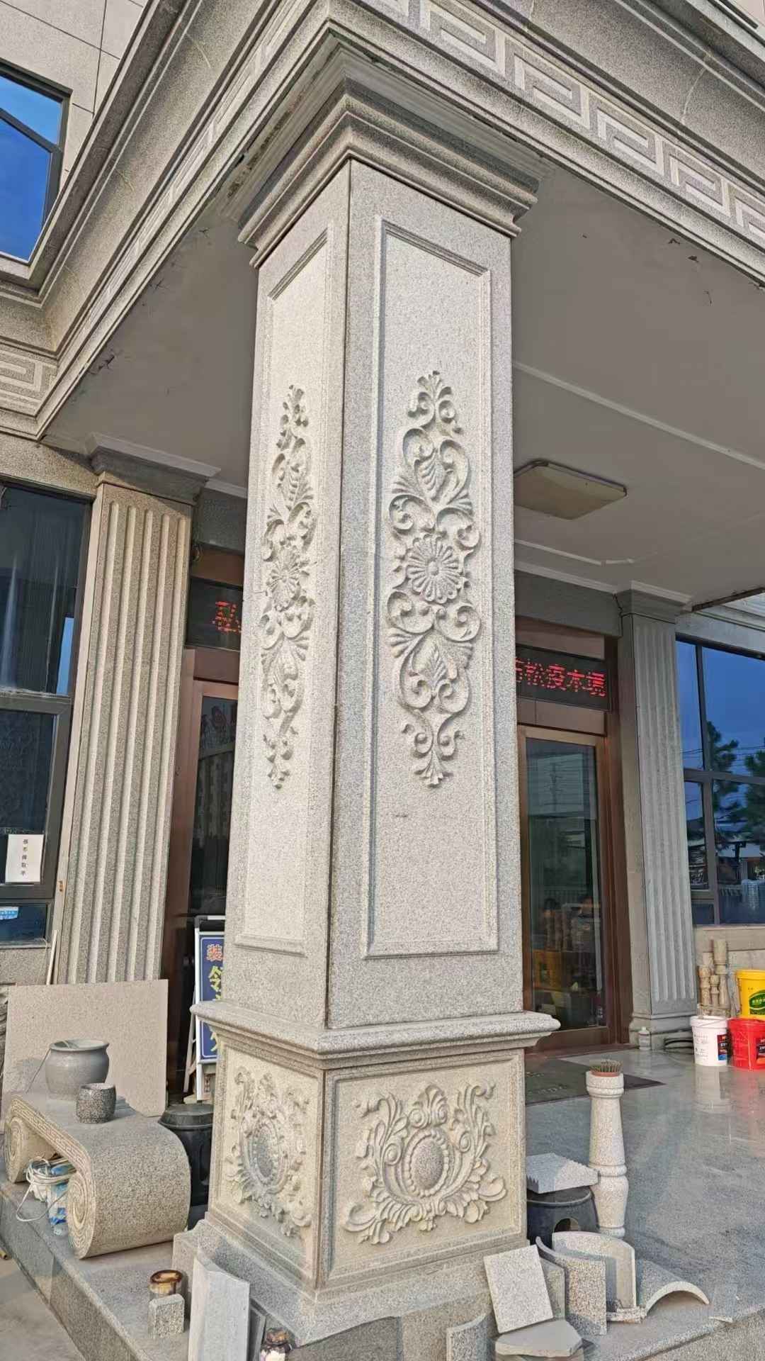 嘉兴芝麻白别墅雕刻柱子  黄金麻