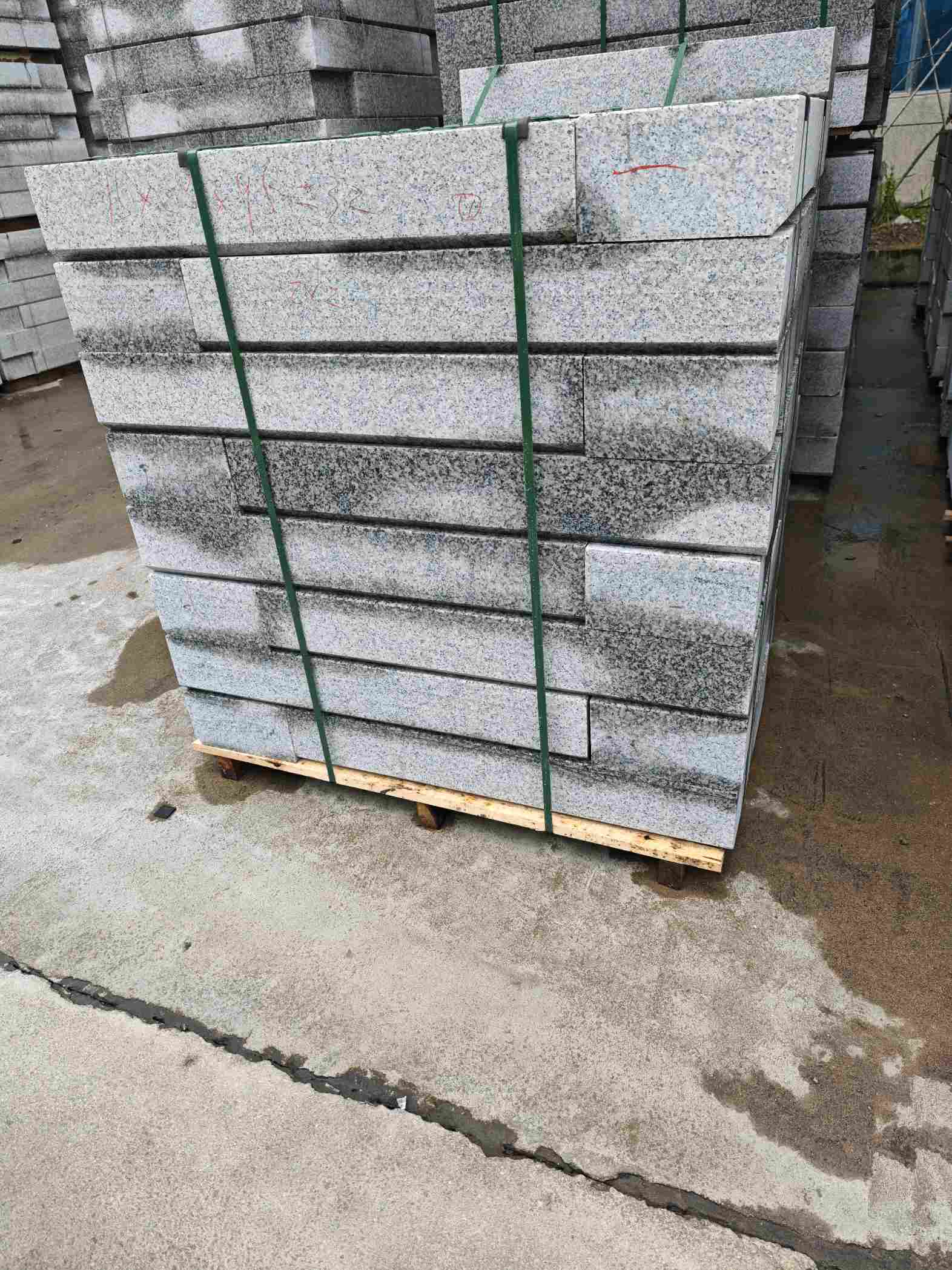 嘉兴芙蓉白路牙石，马路牙子